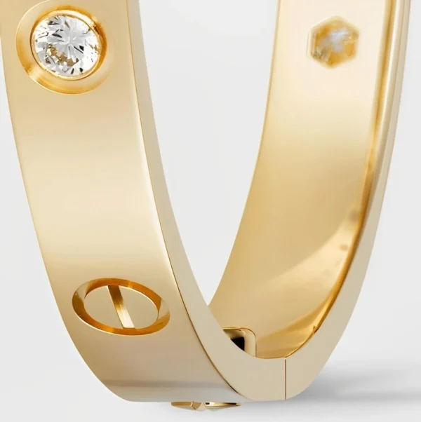 Minimalist gold bangle bracelet – top angle