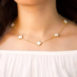 Minimal gold chain clover charm necklace with white enamel inlay – elegant daily wear jewelry.