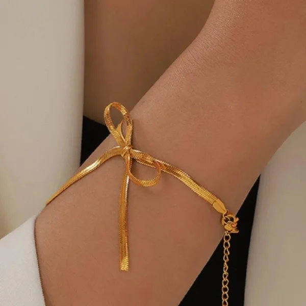 Trendy Tash stylish gold bow bracelet – Elegant ribbon-style wrist accessory for women
